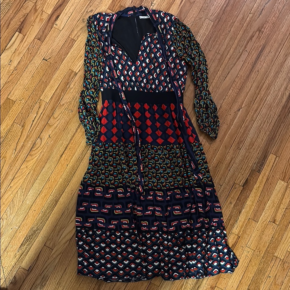 Alice + Olivia size 6 never worn knee length dress.